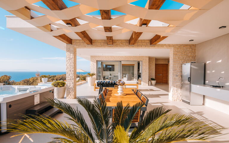 Villa Steropa: Außen, Balkon / Terrasse / Patio, Draussen, Schwimmbad, Whirlpool