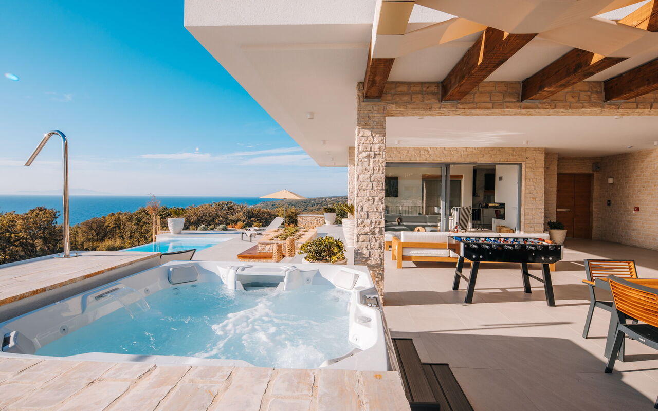 Villa Steropa: Außen, Balkon / Terrasse / Patio, Draussen, Schwimmbad, Whirlpool