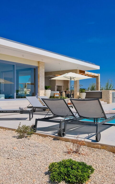 Villa Kelena: Außen, Balkon / Terrasse / Patio, Draussen, Haupteingang, Schwimmbad