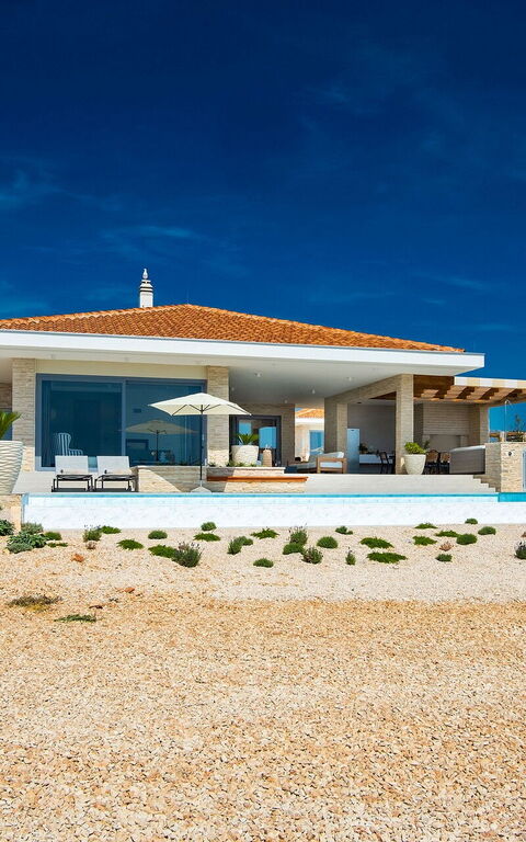 Villa Kelena: Ansichten, Außen, Balkon / Terrasse / Patio, Schwimmbad