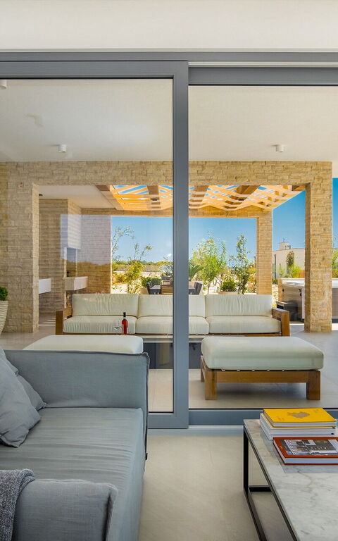 Villa Kelena: Balkon / Terrasse / Patio, Wohnzimmer