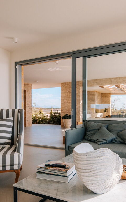 Villa Kelena: Balkon / Terrasse / Patio, Wohnzimmer