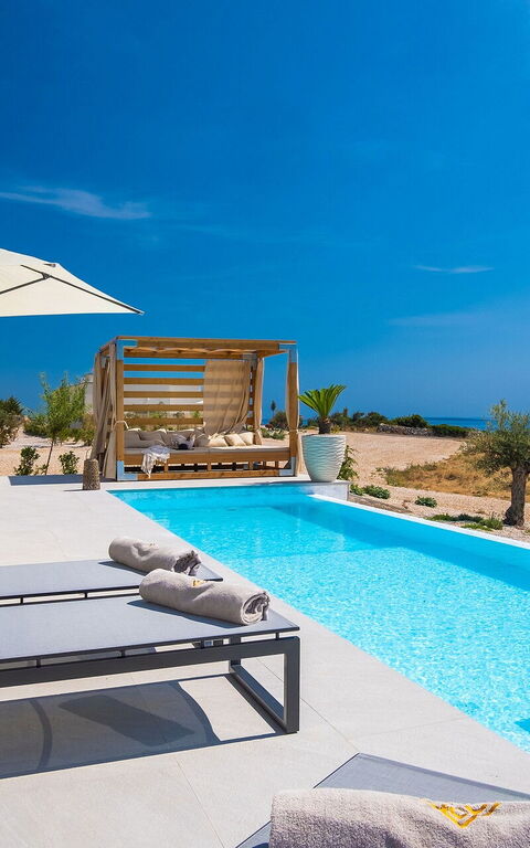 Villa Kelena: Ansichten, Balkon / Terrasse / Patio, Draussen, Schwimmbad