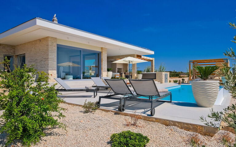 Villa Kelena: Außen, Balkon / Terrasse / Patio, Draussen, Haupteingang, Schwimmbad