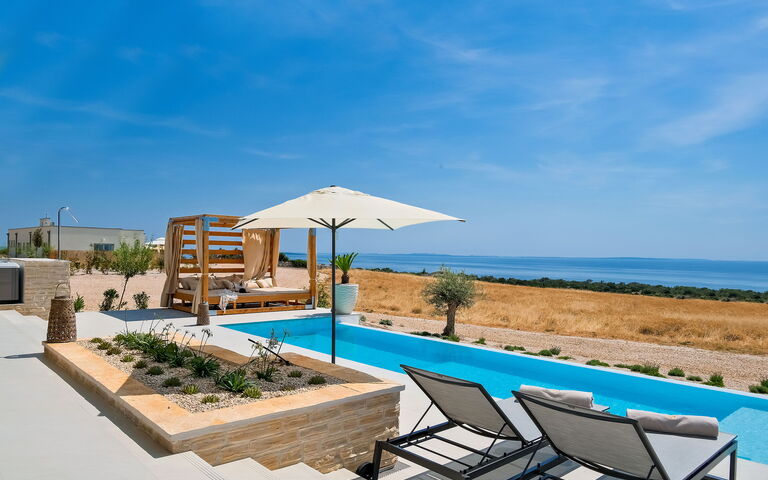 Villa Elektra: Balkon / Terrasse / Patio, Draussen, Schwimmbad