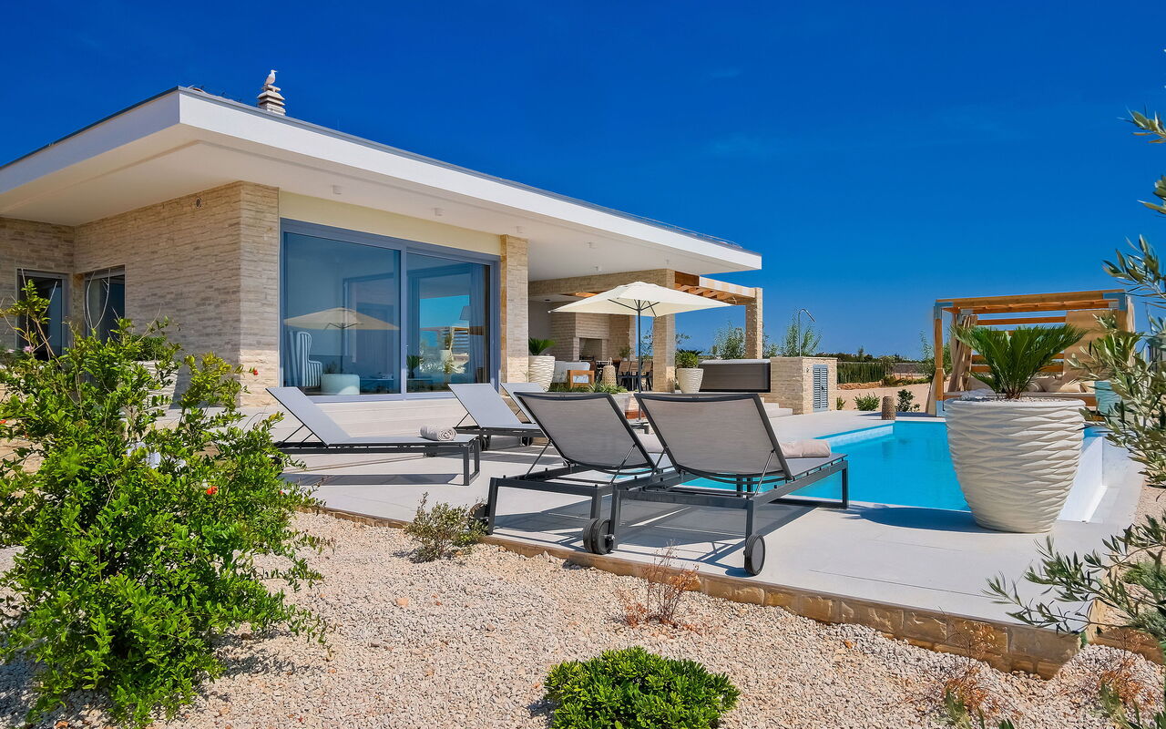 Villa Elektra: Außen, Balkon / Terrasse / Patio, Draussen, Schwimmbad