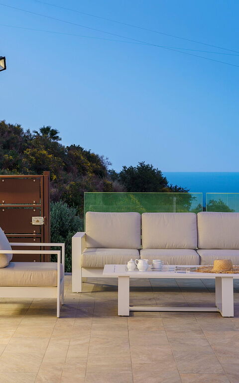 Grand Tour Villa: Ansichten, Außen, Balkon / Terrasse / Patio, Draussen