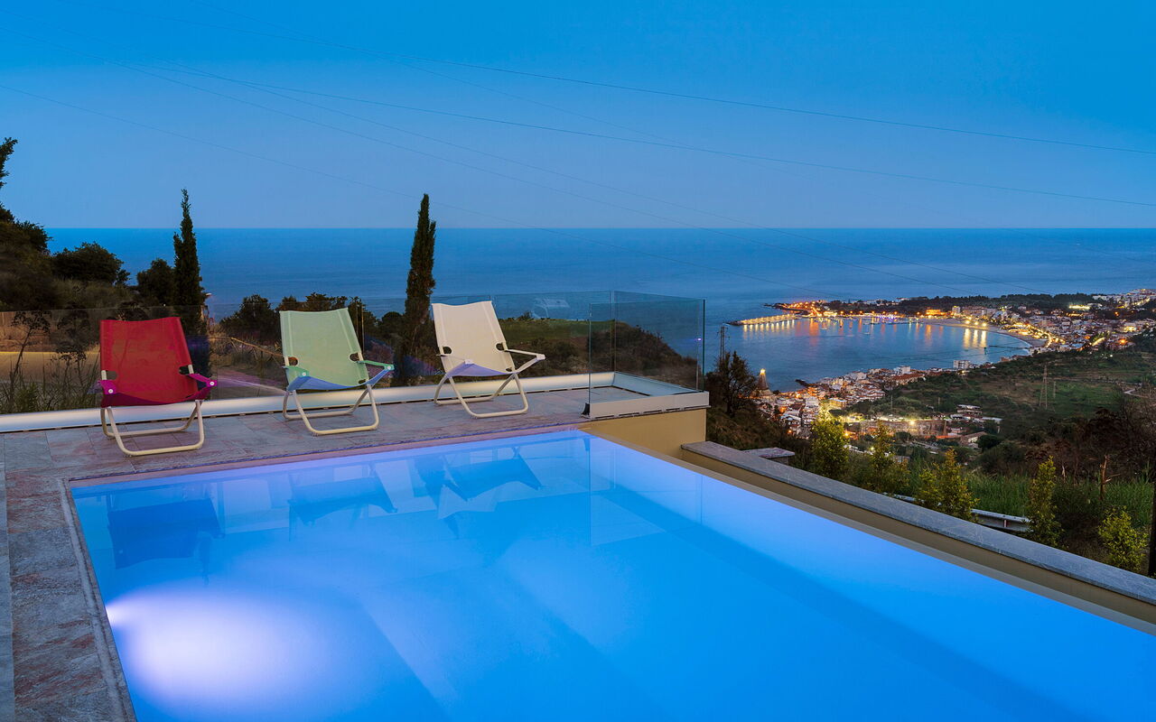 Grand Tour Villa: Ansichten, Außen, Draussen, Schwimmbad