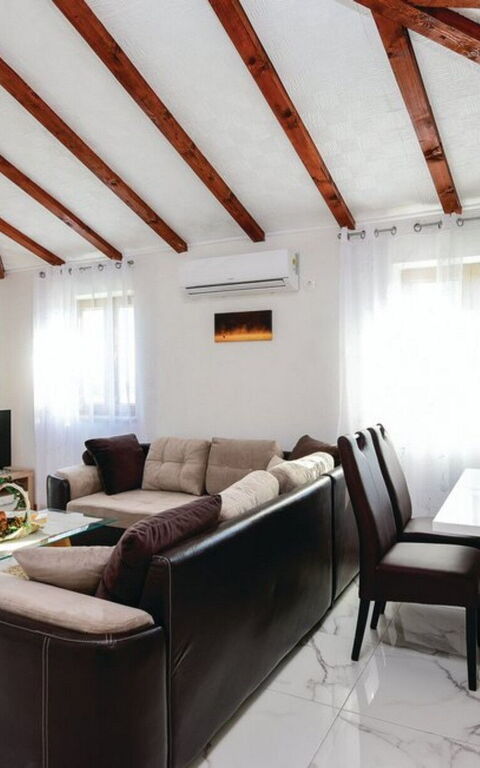 Villa Azurit: Esszimmer, Wohnzimmer