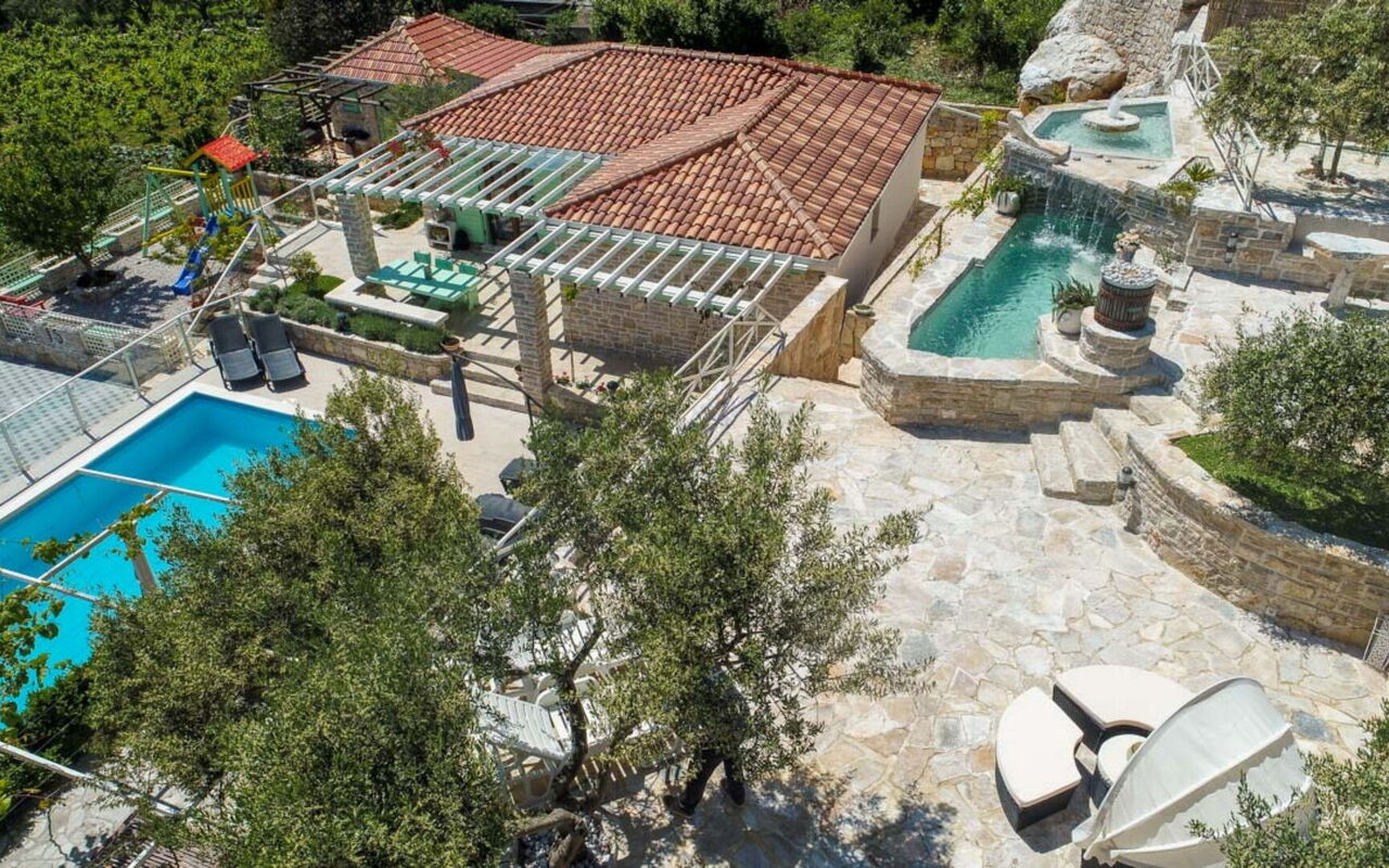 Villa Azurit: Außen, Schwimmbad