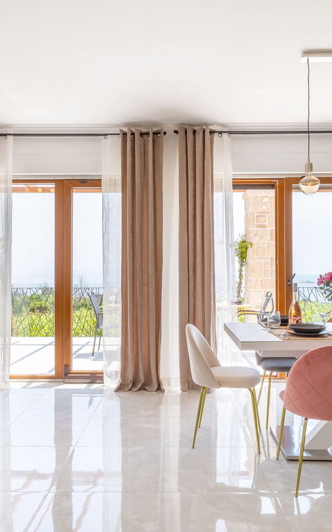 Villa Spectrum: Balkon / Terrasse / Patio, Esszimmer, Haupteingang, Wohnzimmer