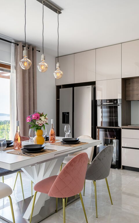 Villa Spectrum: Balkon / Terrasse / Patio, Esszimmer, Haupteingang, Küche