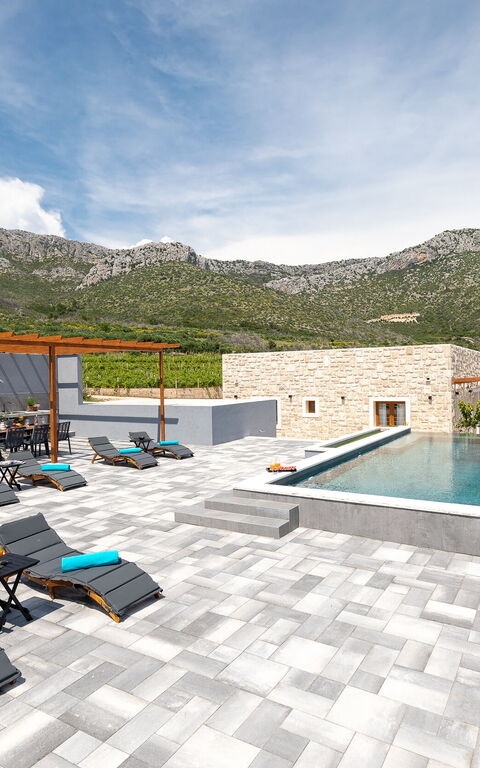 Villa Spectrum: Außen, Balkon / Terrasse / Patio, Draussen, Schwimmbad