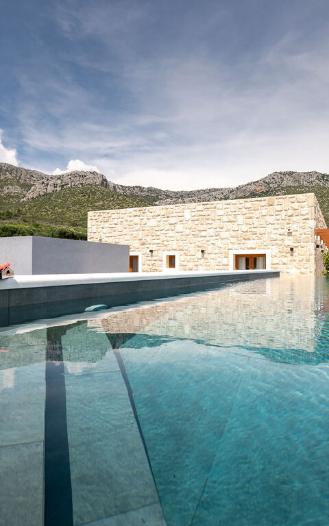 Villa Spectrum: Draussen, Schwimmbad