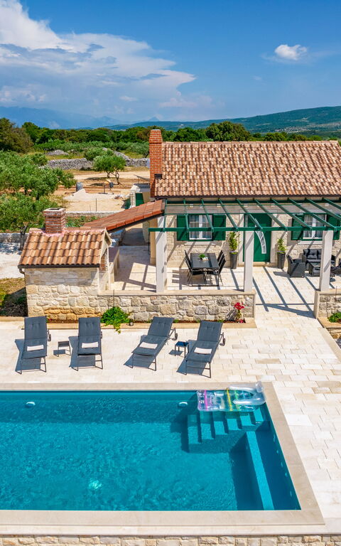 Villa Diana: Balkon / Terrasse / Patio, Schwimmbad