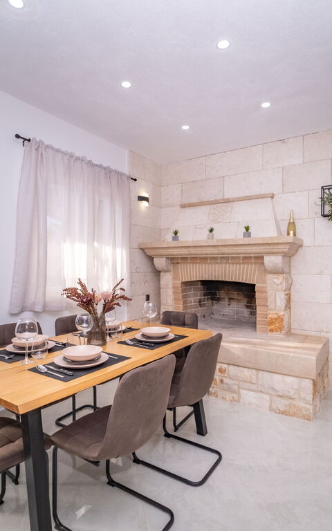 Villa Diana: Esszimmer, Haupteingang, Küche