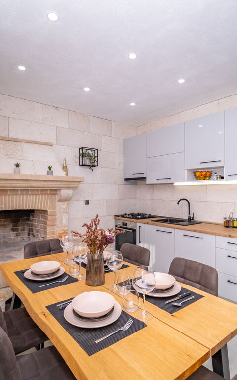 Villa Diana: Esszimmer, Küche