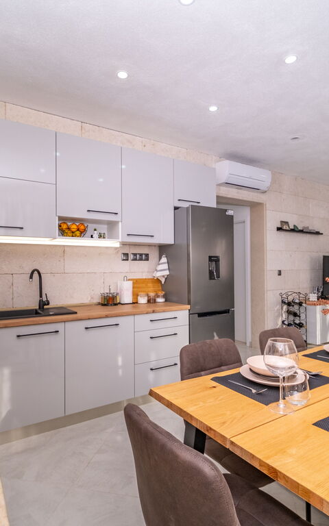 Villa Diana: Esszimmer, Küche