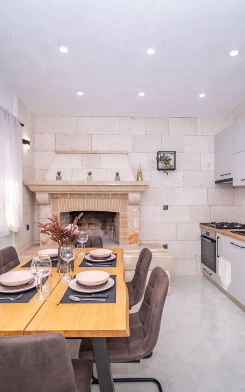 Villa Diana: Esszimmer, Küche