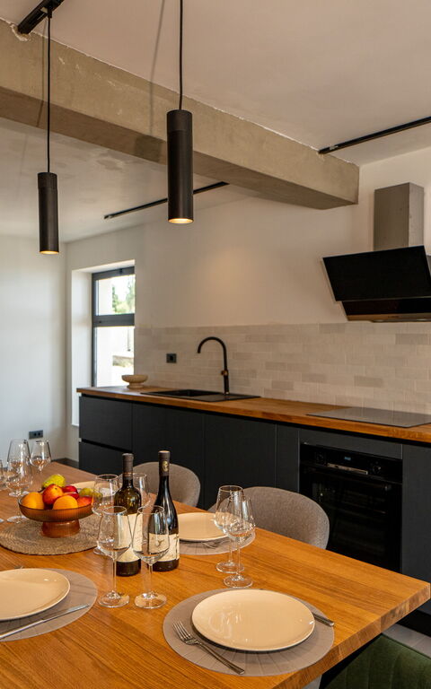 Villa Cosmic: Esszimmer, Küche