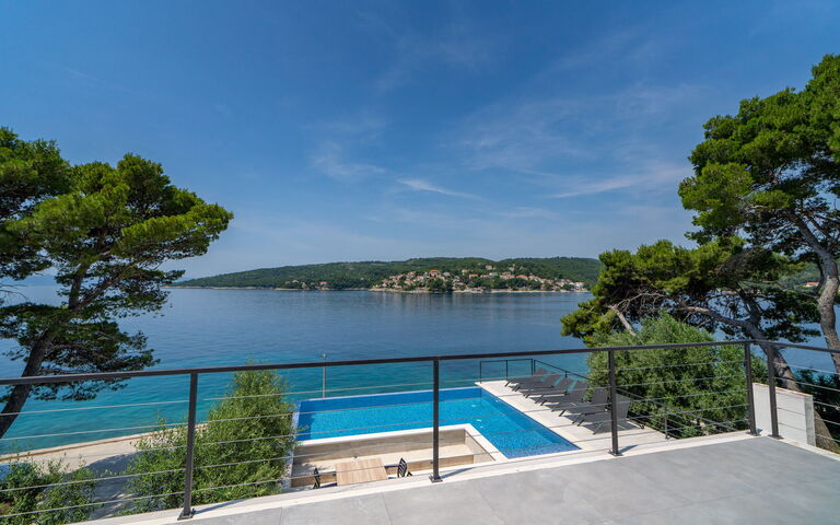 Villa Cosmic: Ansichten, Balkon / Terrasse / Patio, Schwimmbad