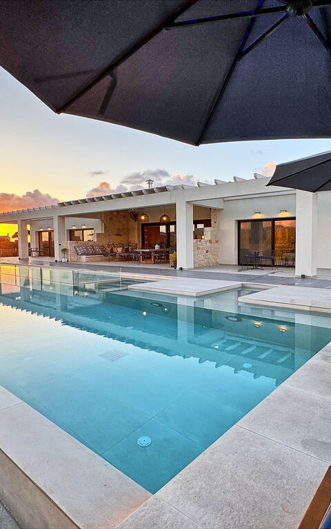 Villa Serenissima: Ansichten, Außen, Draussen, Garten, Schwimmbad, Sommer