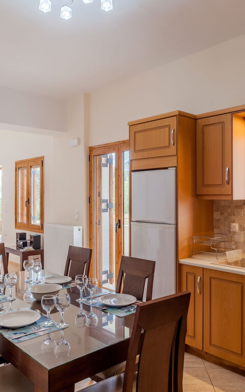 Villa Giorgos: Esszimmer, Küche