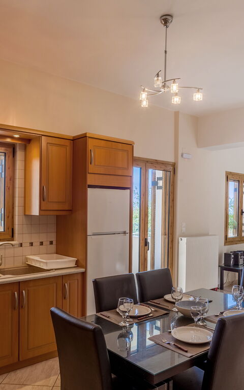 Villa Giorgos: Esszimmer, Küche