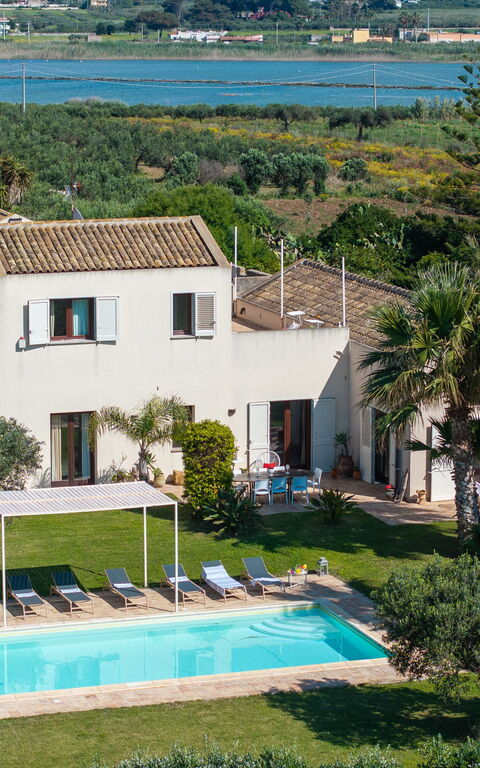 Villa Casale: Ansichten, Garten, Schwimmbad