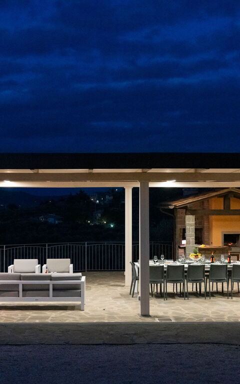 Villa Acquaviva: Ansichten, Balkon / Terrasse / Patio, Draussen, Garten