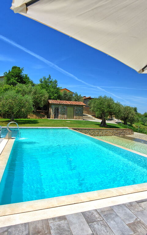 Villa Acquaviva: Draussen, Schwimmbad, Sommer