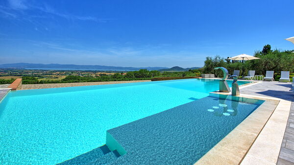 Villa Acquaviva: Ansichten, Draussen, Schwimmbad, Sommer