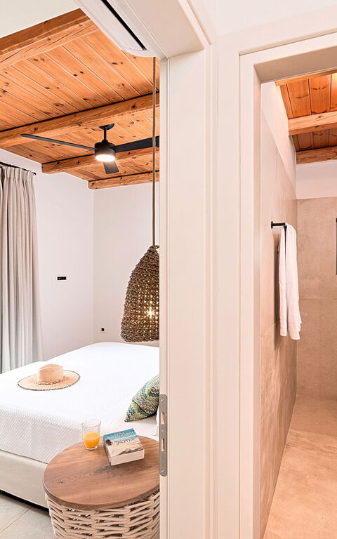 Villa Mirage: Bad, Schlafzimmer