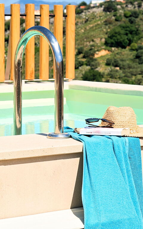 Villa Mirage: Außen, Draussen, Schwimmbad