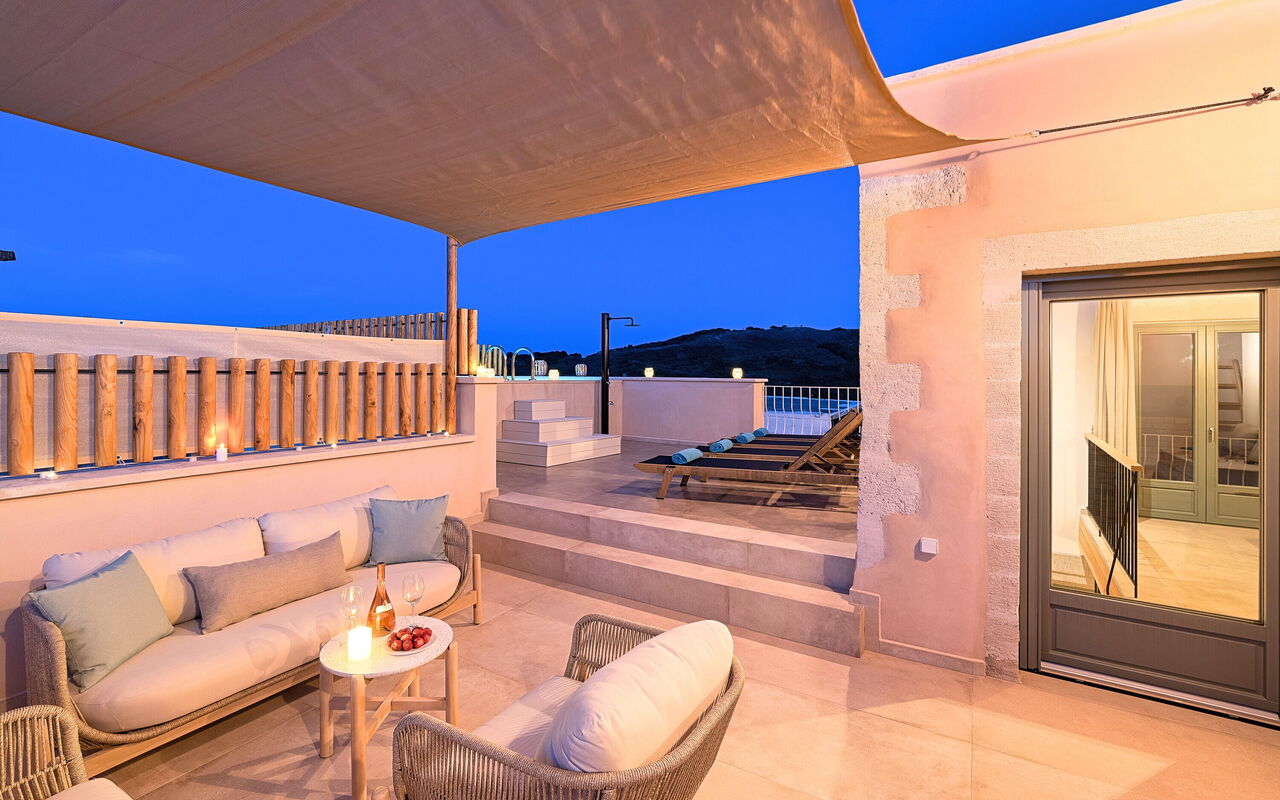 Villa Mirage: Außen, Draussen