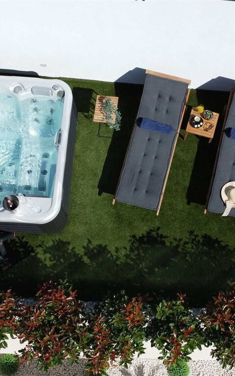 Villa Nikta: Balkon / Terrasse / Patio, Draussen, Garten, Whirlpool