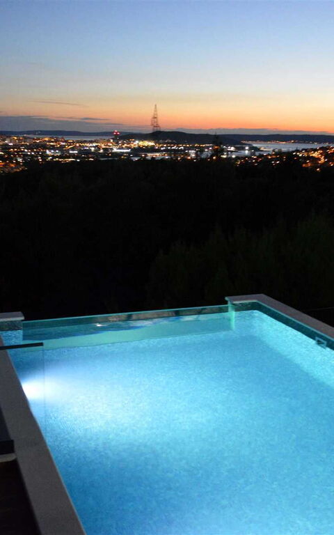 Villa Nikta: Ansichten, Schwimmbad