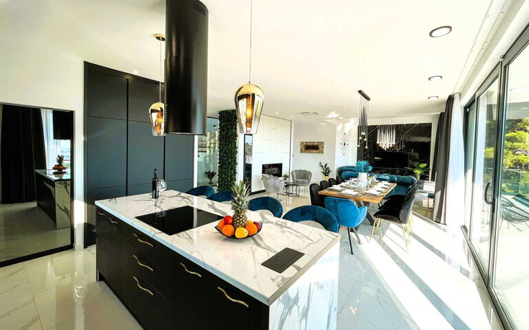 Villa Nikta: Esszimmer, Küche
