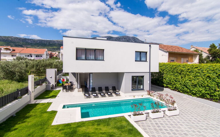 Villa Orvas 190: Außen, Balkon / Terrasse / Patio, Draussen, Garten, Schwimmbad