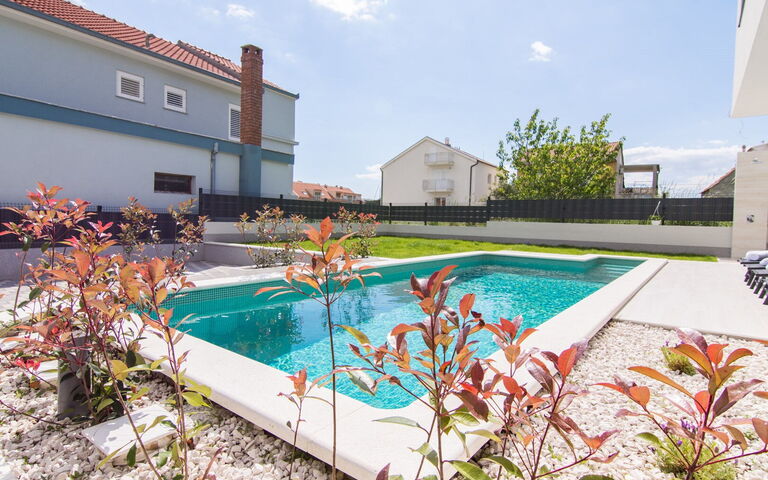 Villa Orvas 190: Balkon / Terrasse / Patio, Schwimmbad