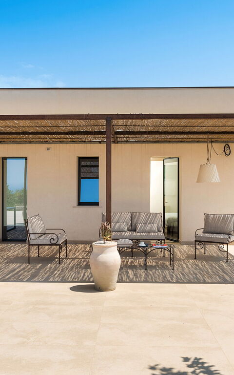 Gelso Bianco: Außen, Draussen