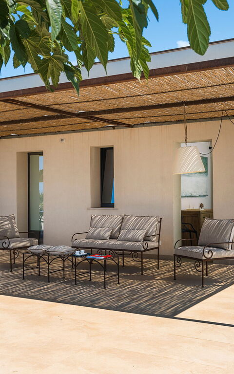 Gelso Bianco: Außen, Draussen