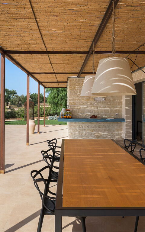 Gelso Bianco: Außen, Draussen