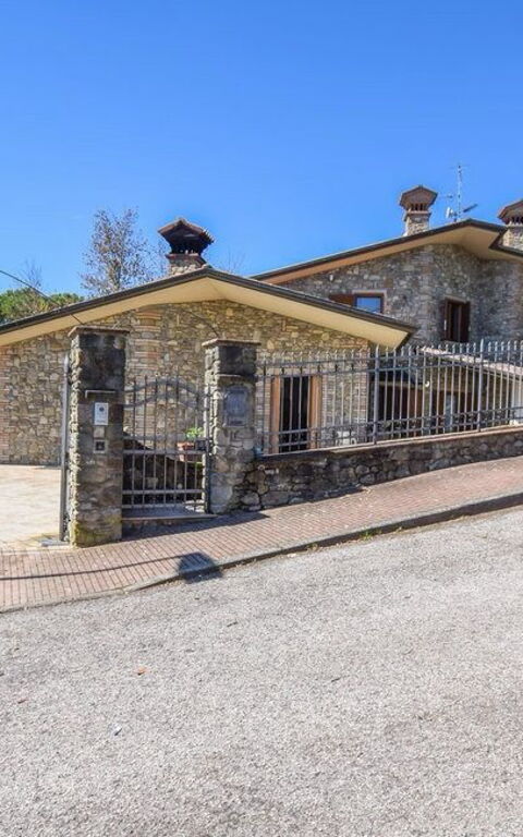 Villa Paradiso: Außen, Draussen, Haupteingang