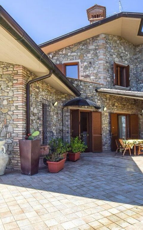 Villa Paradiso: Außen, Draussen