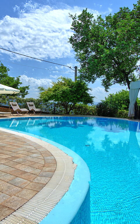 Villa Paradiso: Schwimmbad