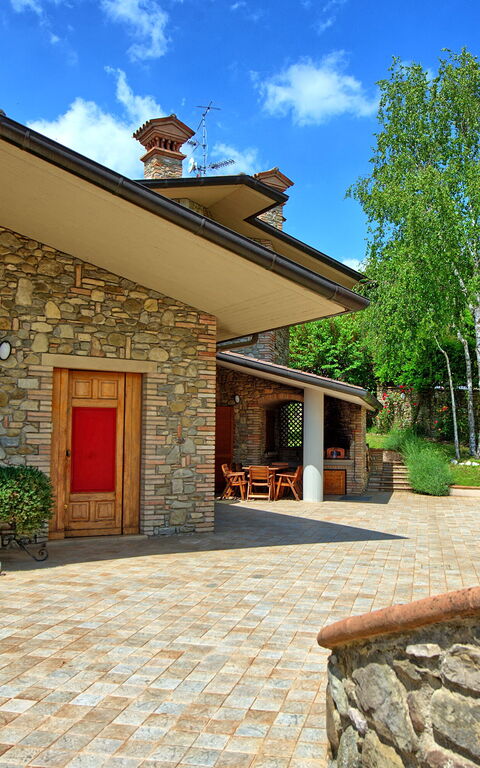 Villa Paradiso: Außen, Garten