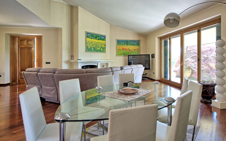Villa Paradiso: Esszimmer, Wohnzimmer