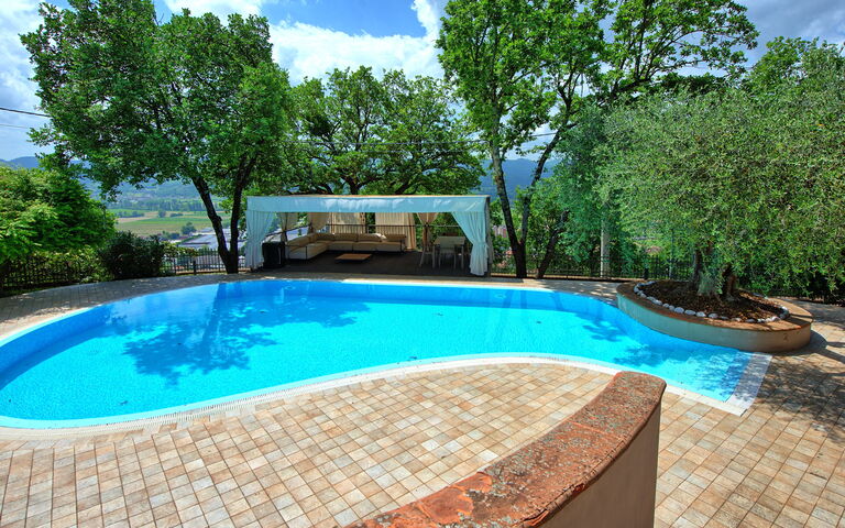 Villa Paradiso: Garten, Schwimmbad