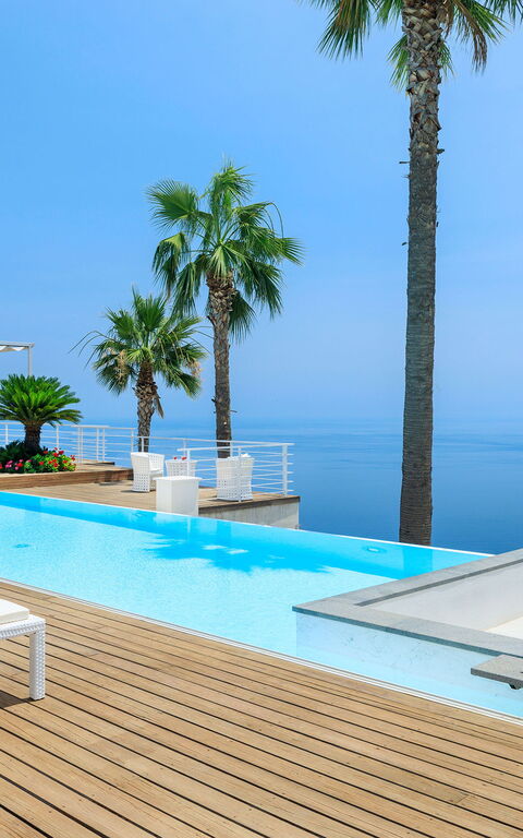 Villa Elysium: Ansichten, Außen, Draussen, Schwimmbad